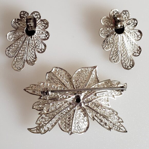 1930-S VINTAGE STERLING FILIGREE FLOWER BROOCH AND MATCHING EAR RINGS. FINE WORK - Picture 3 of 7